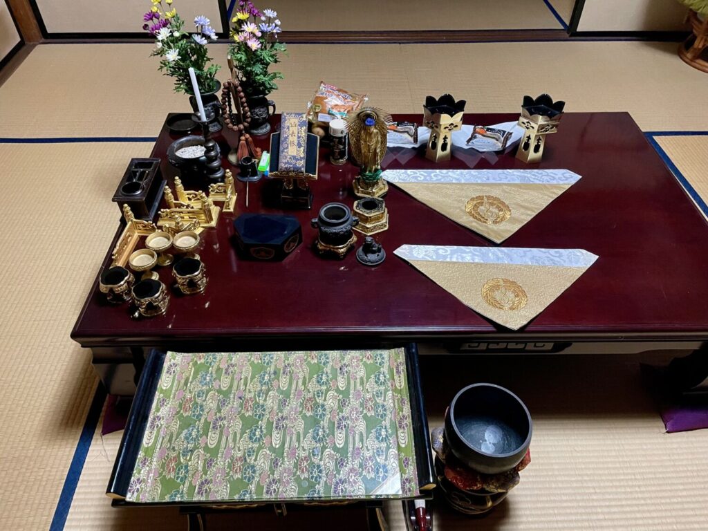 感謝の仏壇掃除？