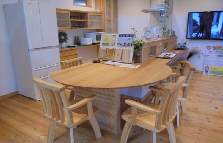 最近人気！キッチンカウンターの裏側